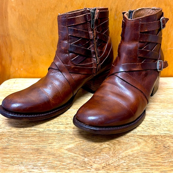 Freebird ladies size 9 stylish leather shoe/ boots very very stylish! - Picture 2 of 10